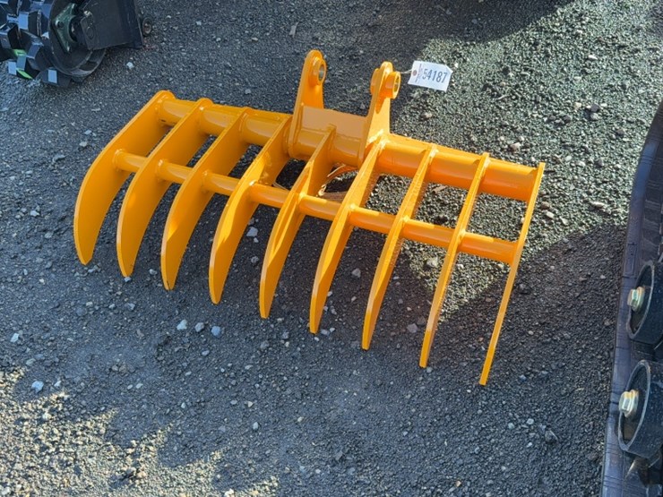 2016-caterpillar-305-image-1