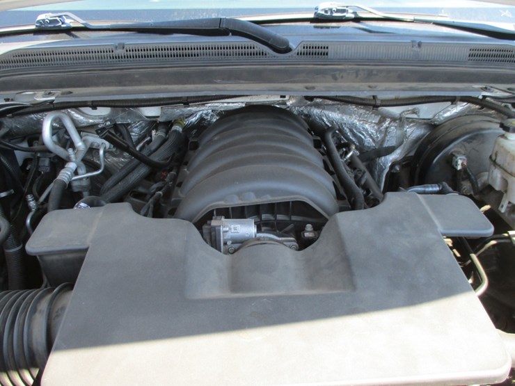 2016-chevrolet-tahoe-ls-image-5