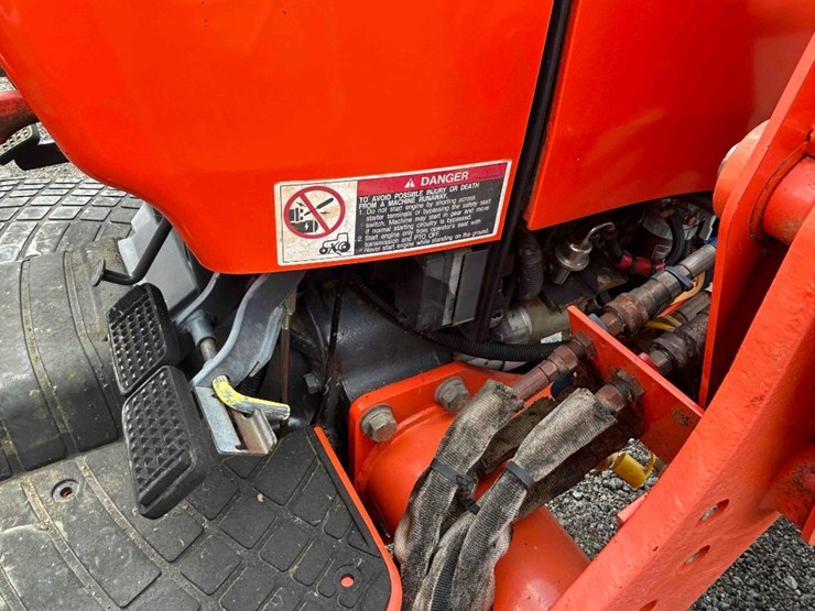 2007-kubota-m5040f-image-17