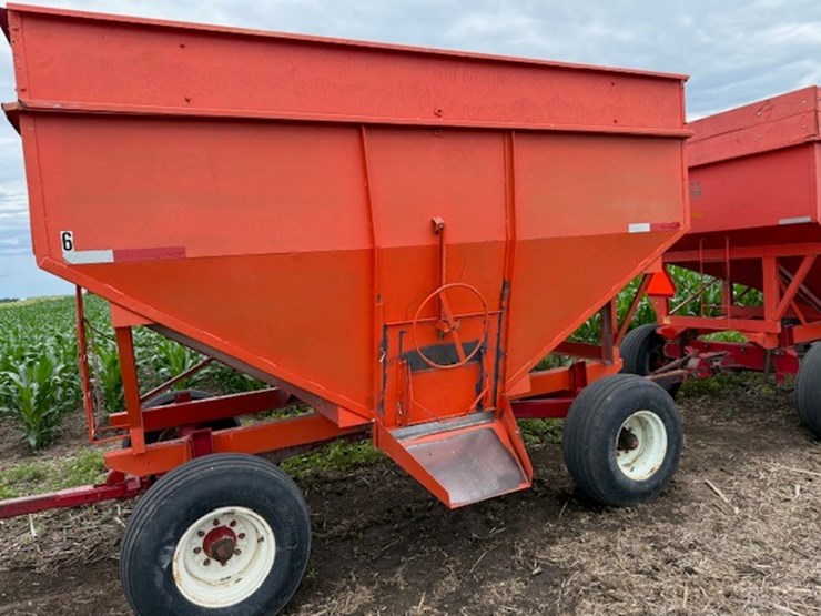 killbros-375bu-gravity-flow-wagon-on-10-ton-westendorf-gear-image-1