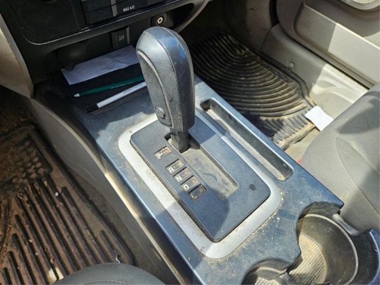 2011-ford-escape-image-22