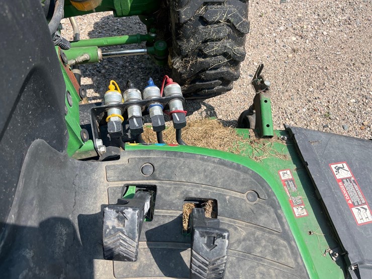 john-deere-3033r-image-15
