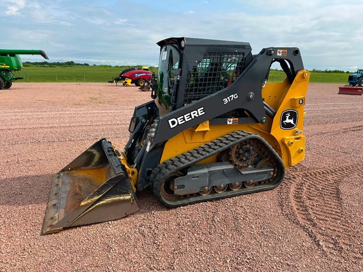 2023-deere-317g-image-1