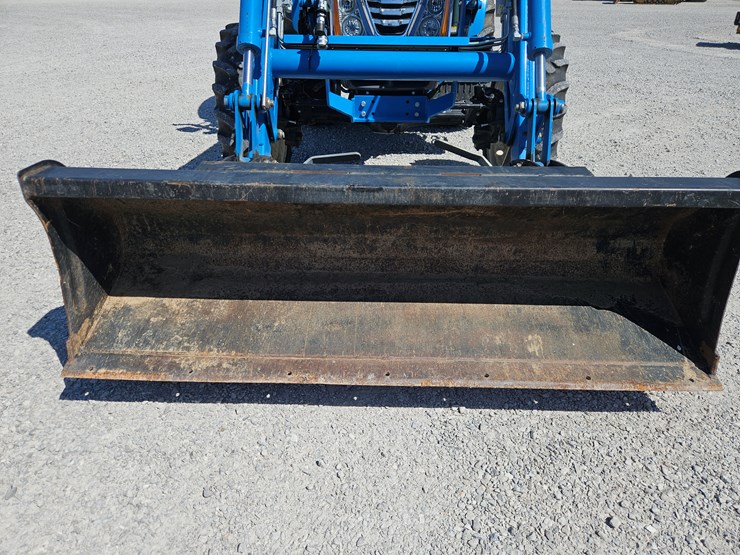 #203000-•-2020-ls-mt468-tractor-image-3