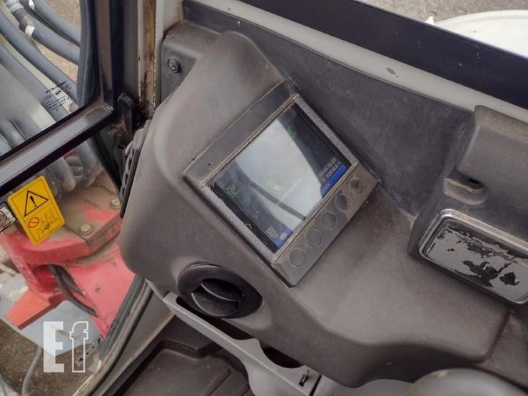 2018-takeuchi-tb260-image-8