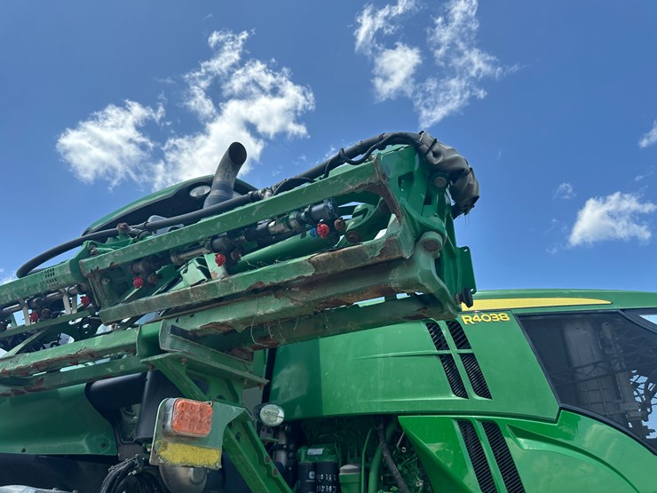 2018-john-deere-r4038-image-44