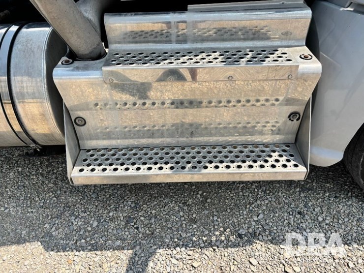 2014-kenworth-t660-image-61