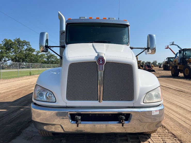 2010-kenworth-t270-image-7