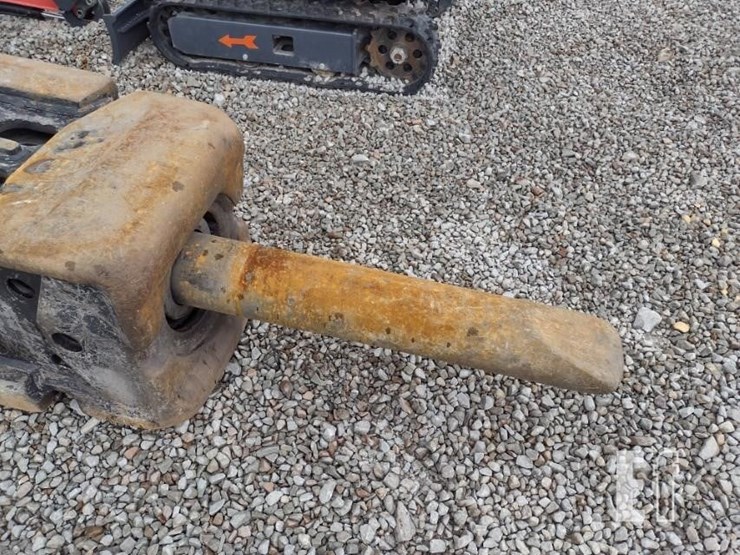 13-cat-h160es-hydraulic-breaker-image-9