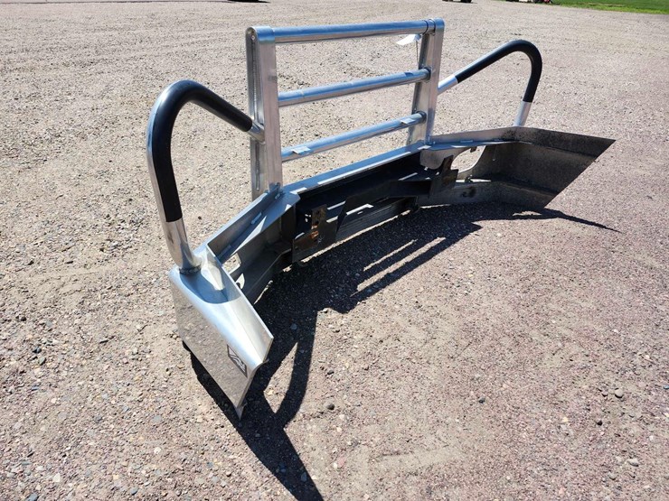 freightliner-aluminum-livestock-guard-image-4