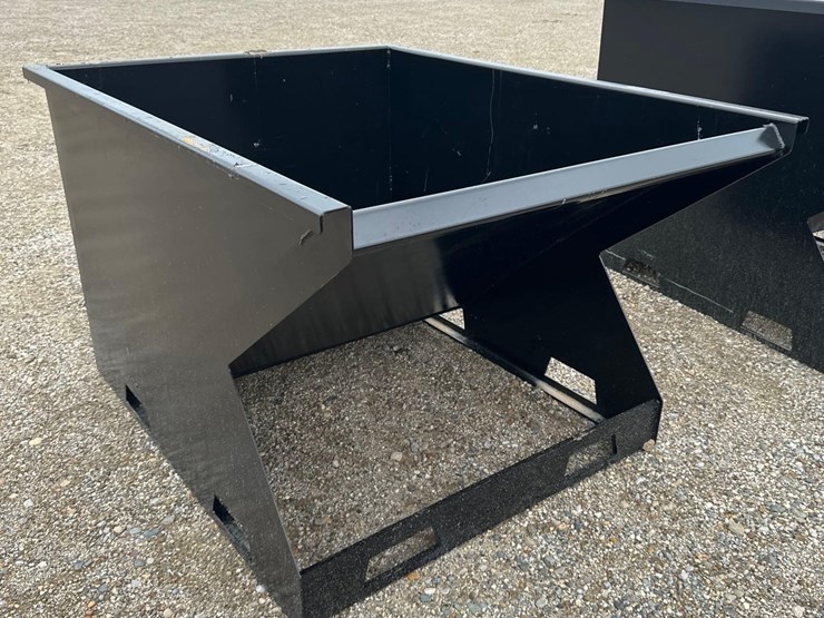 100---1.5-cy.-skid-steer-hopper-w/-fork-pockets-image-1