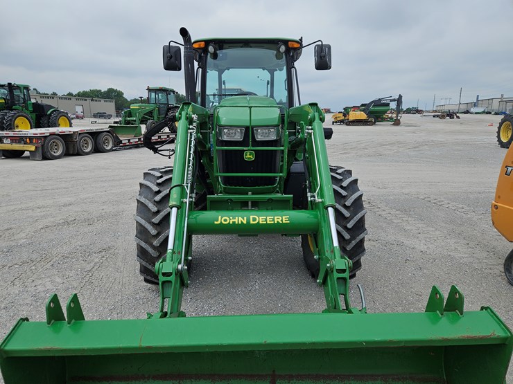 2020-john-deere-6105e-image-4