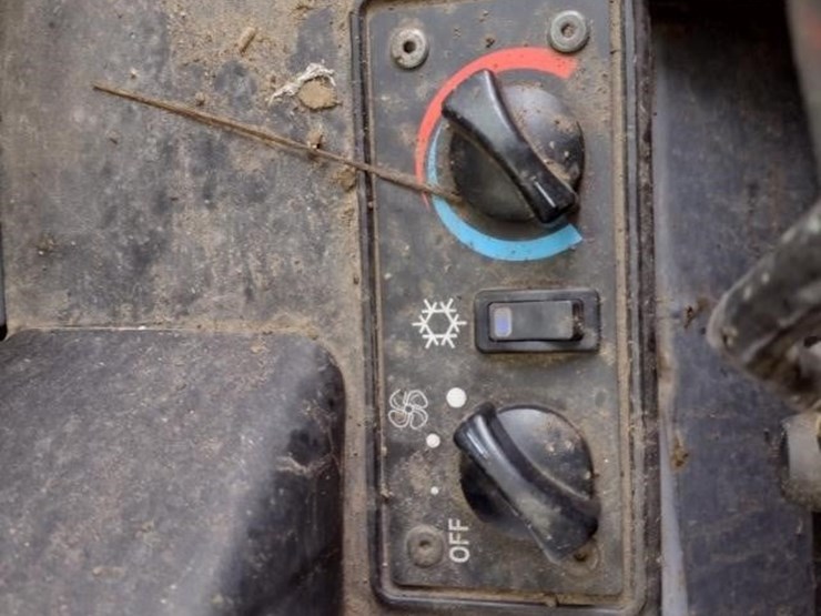 2020-takeuchi-tl8-image-10