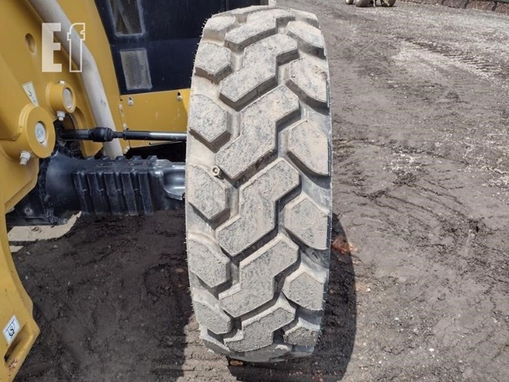 2021-caterpillar-tl1055-image-24