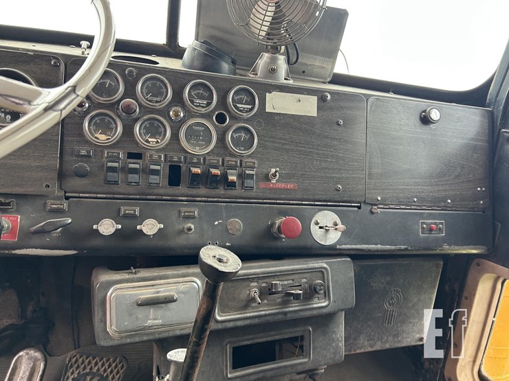 1977-kenworth-fuel-truck-1133-image-17