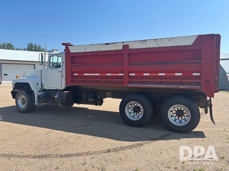 1995-mack-rd690s-image-15