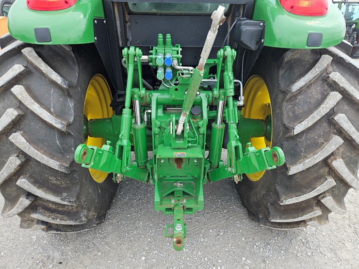 2020-john-deere-6105e-image-13