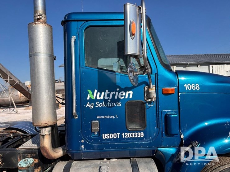 2002-ihc-9400i-day-cab-truck-(gp10940,-unit-109996)-image-47