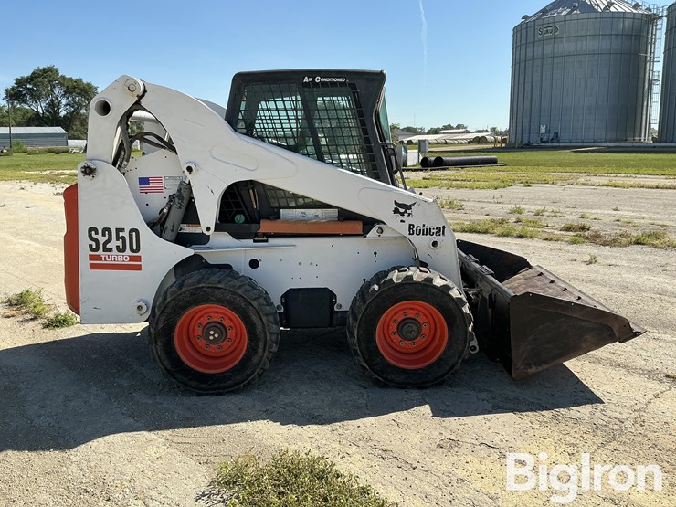 2002-bobcat-s250-image-4
