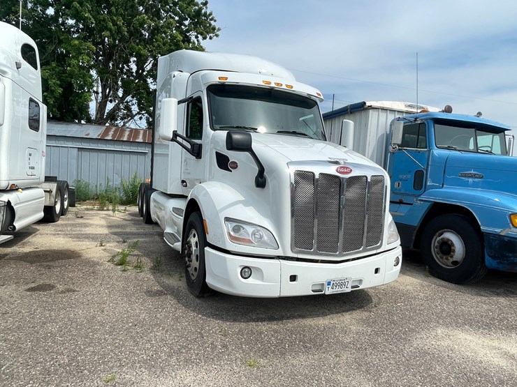 2015-peterbilt-579-image-9