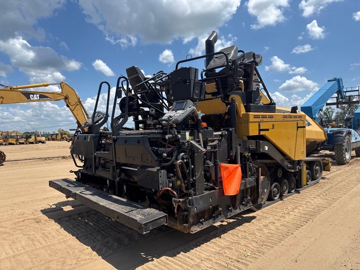 2015-caterpillar-ap-1055f-image-6