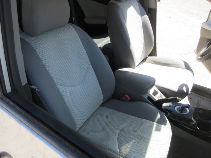 2014-toyota-rav4-image-10