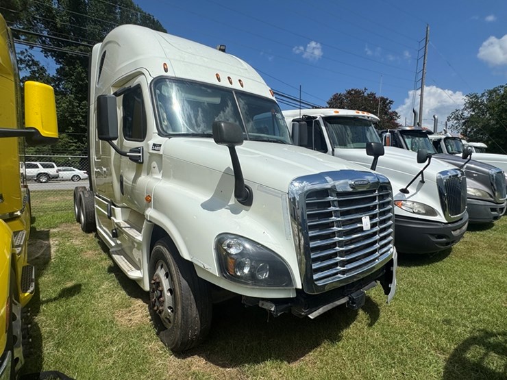 2018-freightliner-cascadia-sleeper---automatic-air-pressure-builds-slower-than-normal-when-truck-has-image-2