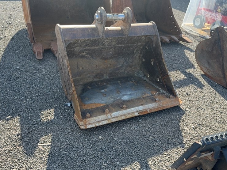 #2030-•-48"-excavator-smooth-bucket-image-1
