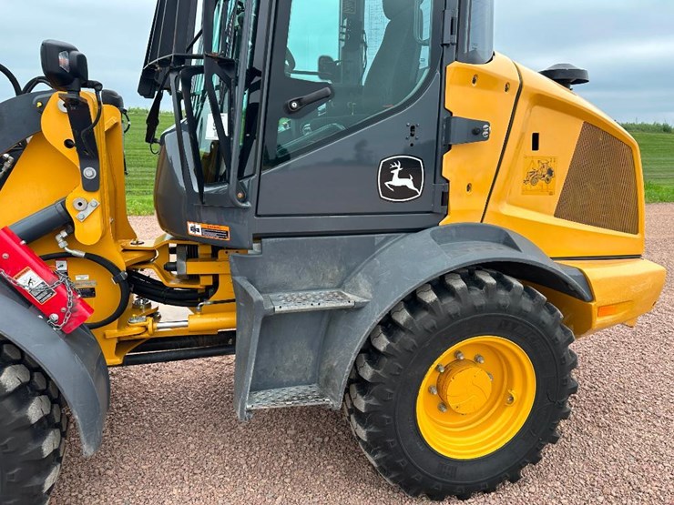 2019-deere-244l-image-17