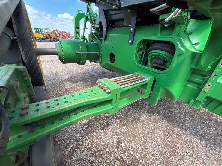2014-john-deere-8335rt-image-29