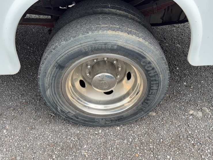 2010-ford-f450-image-13