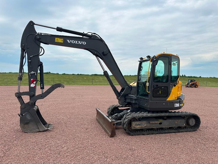 2020-volvo-ecr88d-image-1