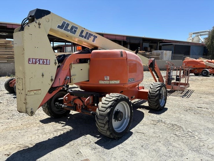 2013-jlg-600aj-image-3