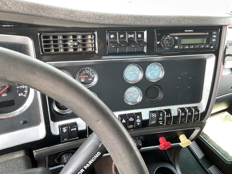 2012-kenworth-t800-image-73