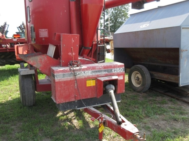 case-ih-1250-image-1