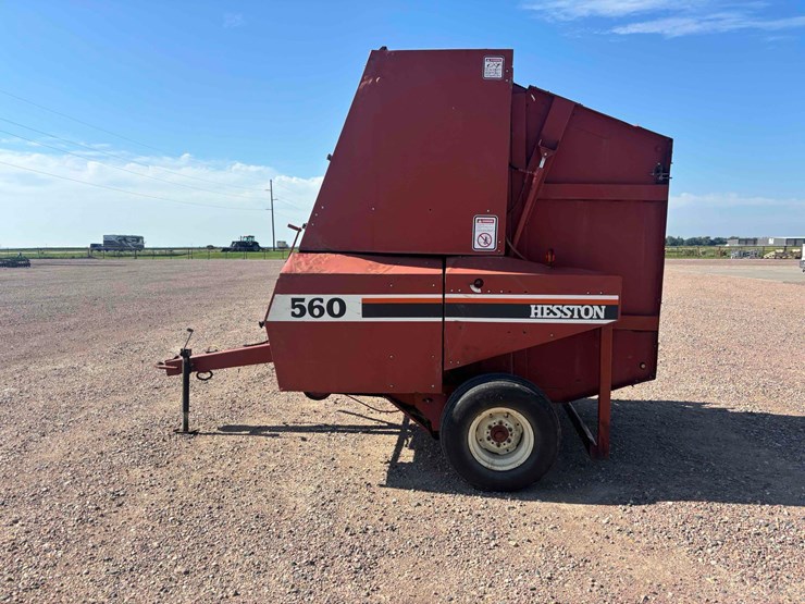 hesston-560-image-7