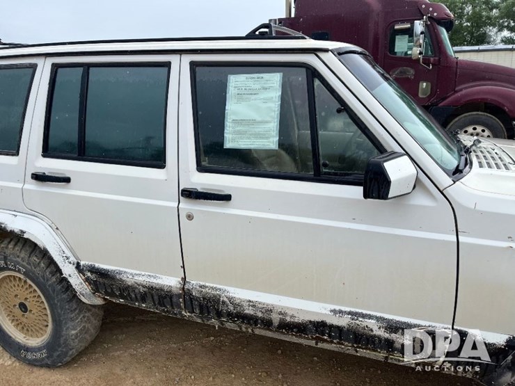 1990-jeep-cherokee-limited-image-31