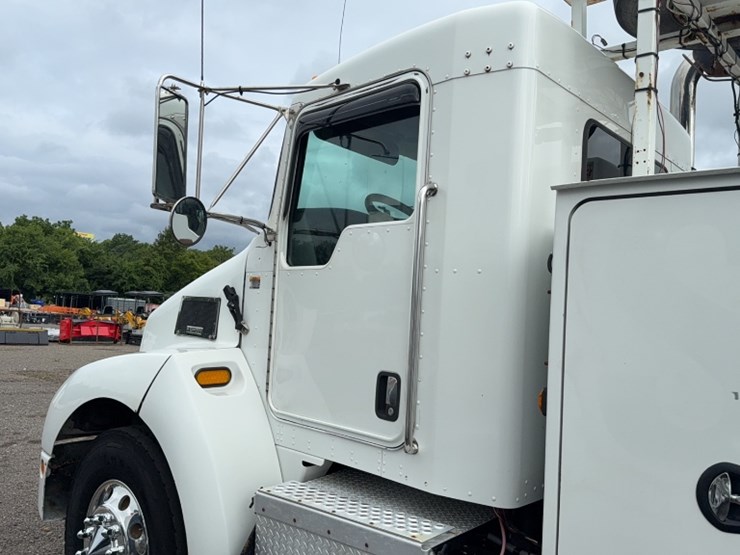 2007-kenworth-t300-image-20
