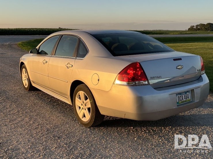 2011-chevrolet-impala-sedan-(np6086)-image-3