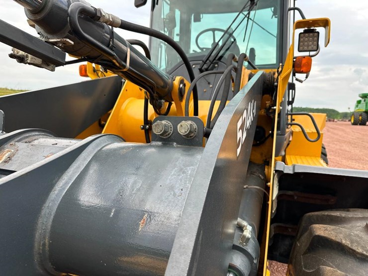 2018-deere-524kii-image-51