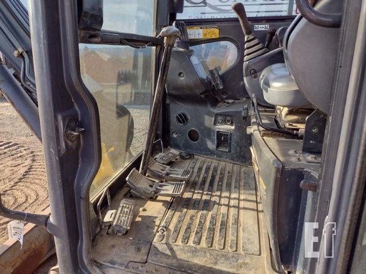 2006-deere-35d-image-13