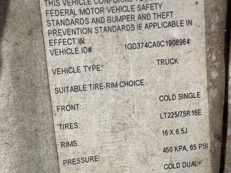 2012-gmc-savana-box-truck-image-16