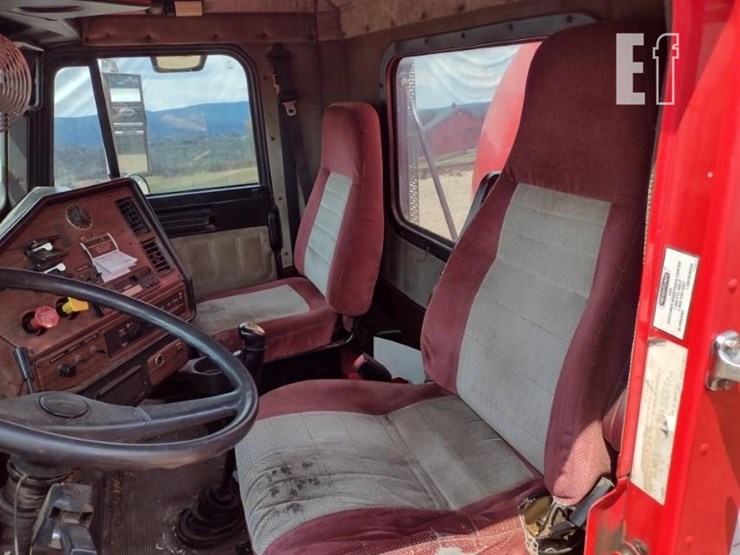 2003-freightliner-fld112-image-13