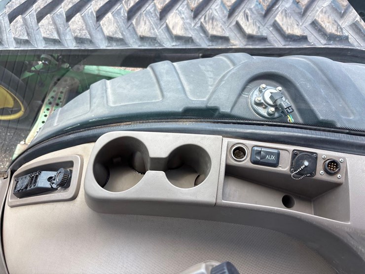 2012-john-deere-8335rt-image-45