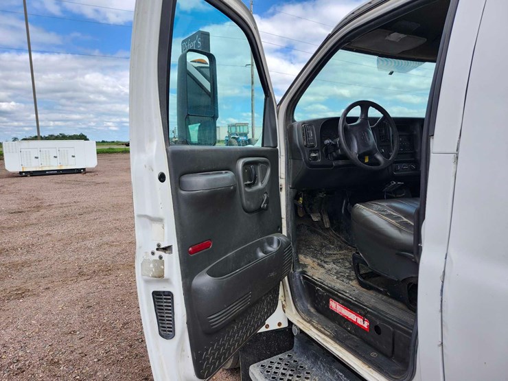 2007-chevrolet-c4500-chassis-image-8