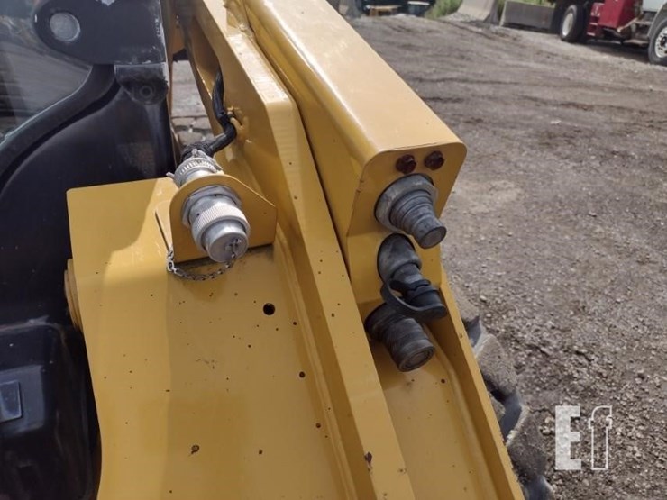 2018-caterpillar-246d-image-15