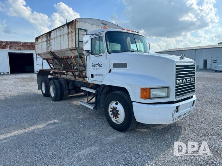 1995-mack-ch613-image-5