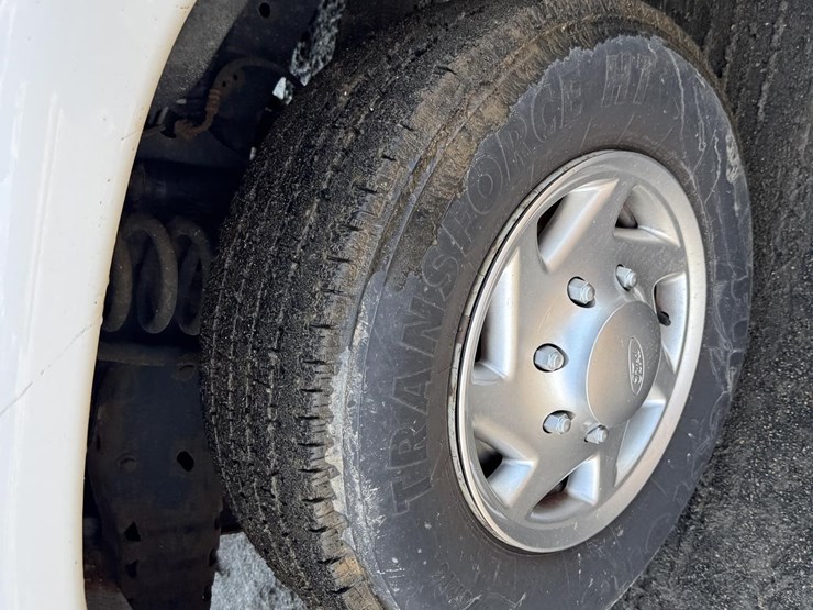 2012-ford-e250-image-24