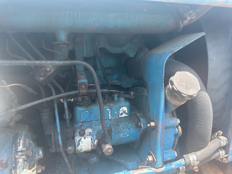 1981-ford-2600-image-31