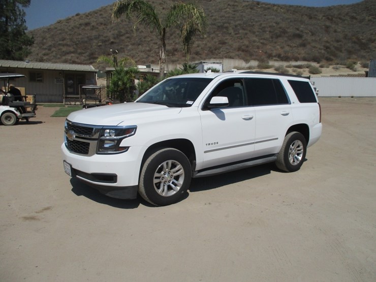 2016-chevrolet-tahoe-ls-image-1